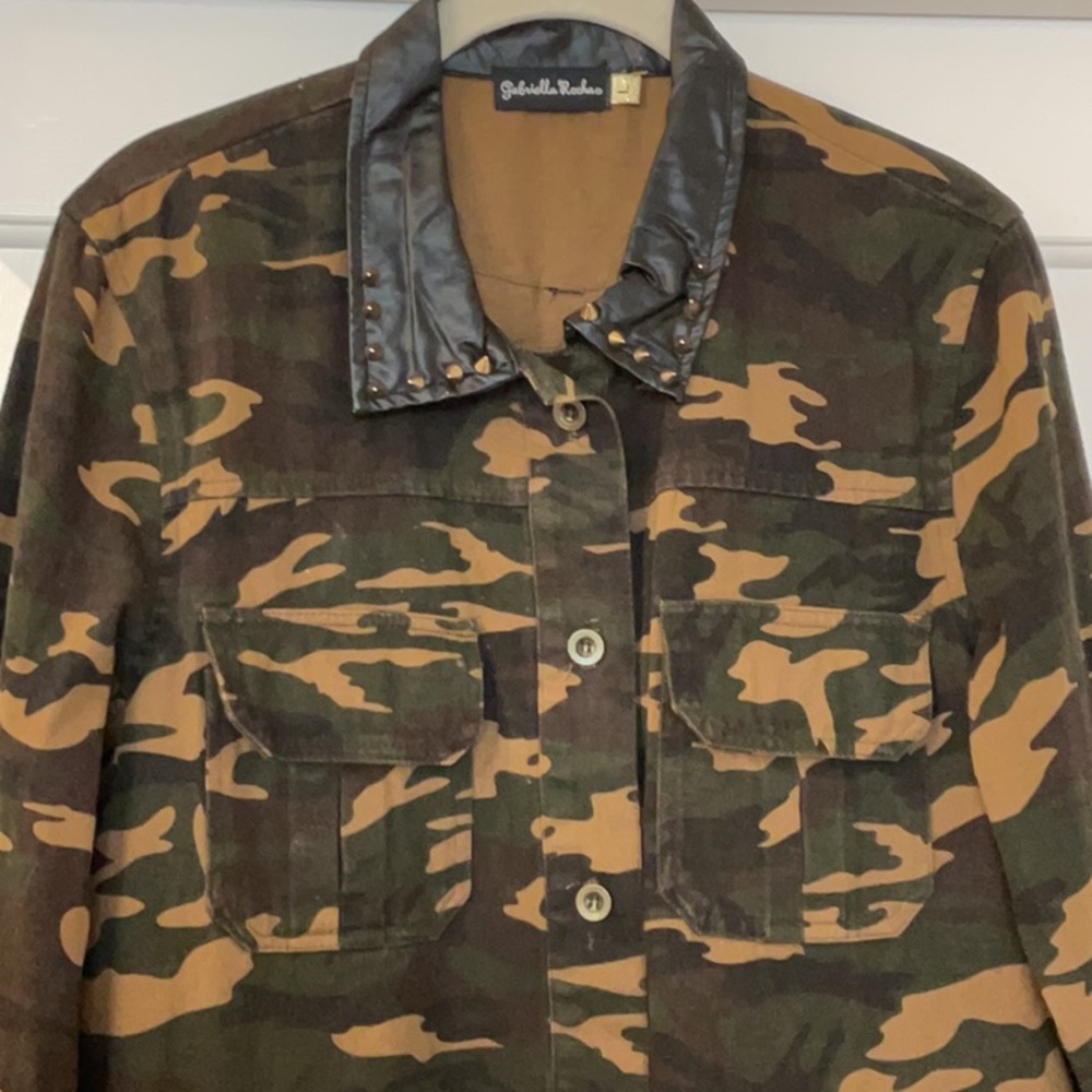 Gabriella Rocha brown Camouflage Shirt/mini dress. Size L.Chest-38”, Length-29”.
